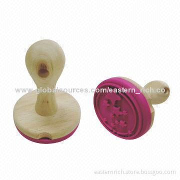 Silicone cookie stamper, star design, wood handle, Ø7.5 x 10cm